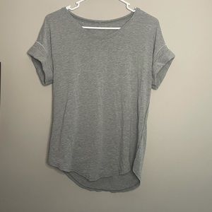 Lululemon gray roll tab short leave workout Tee
